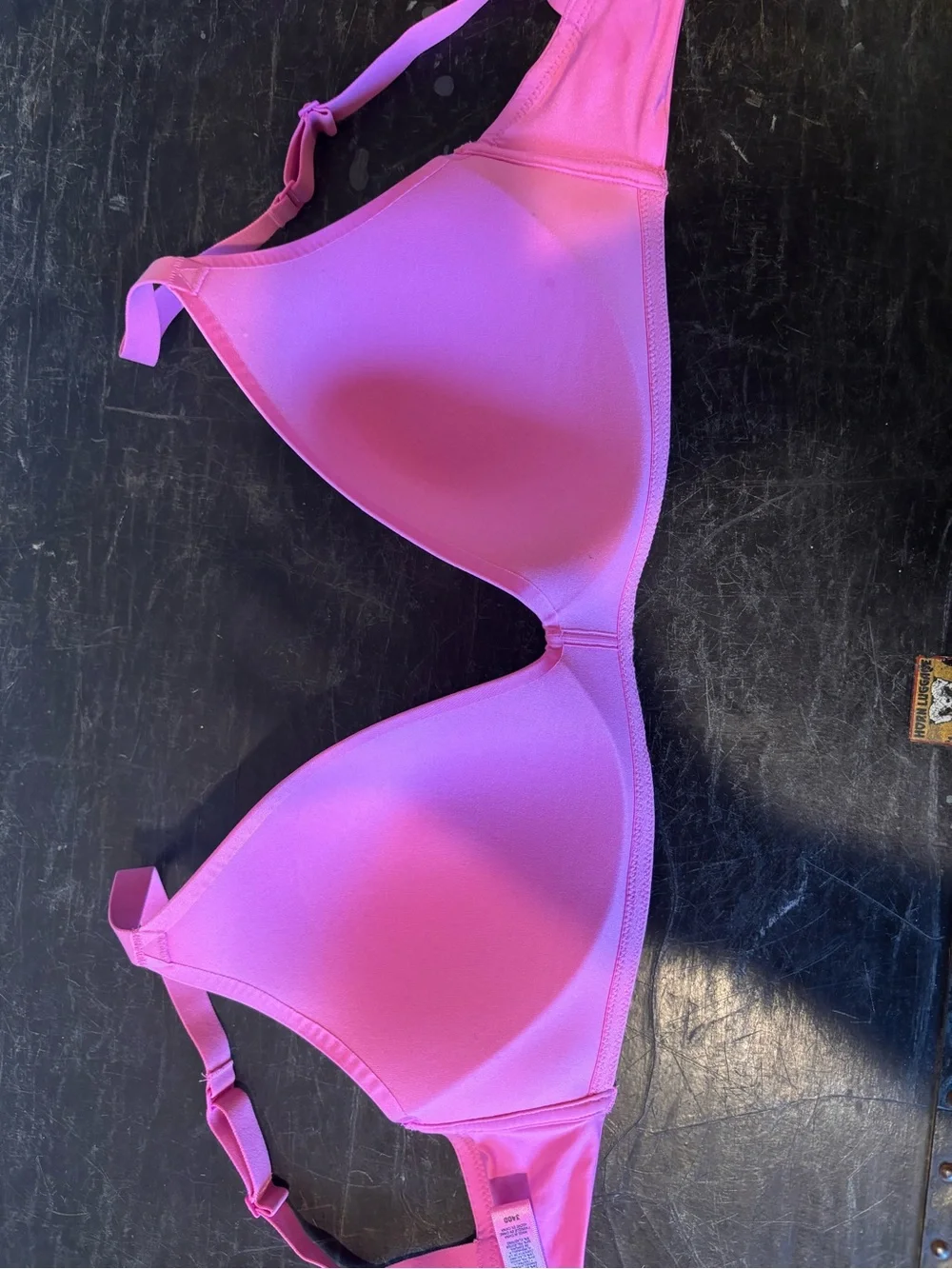 SKIMS Bright Pink Molded Bra (no underwire) - Picture 3 of 4